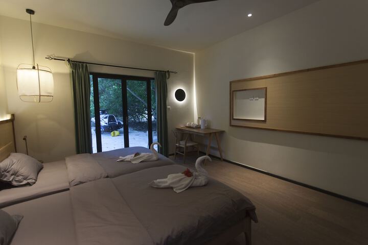 Room 8 of 105