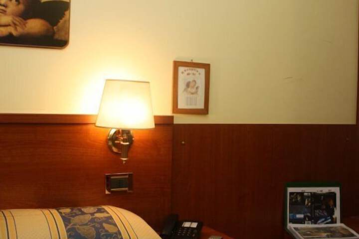 Room 9 of 16