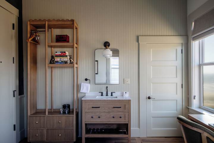 Room 12 of 80