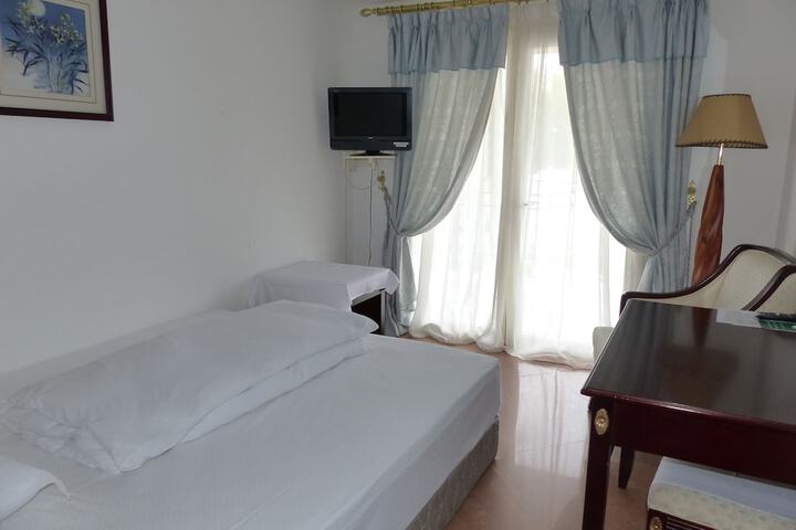 Room 10 of 30