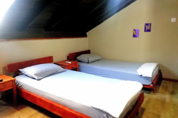 Room 6 of 14