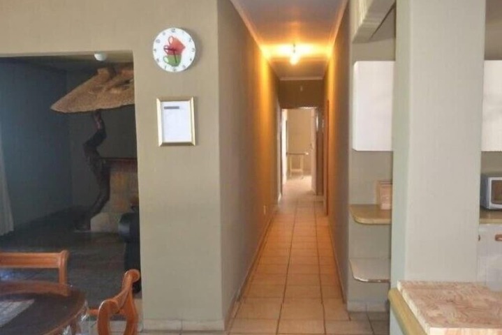 Room 10 of 34