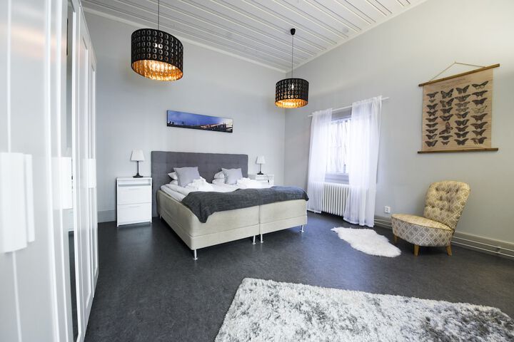 Room 4 of 52