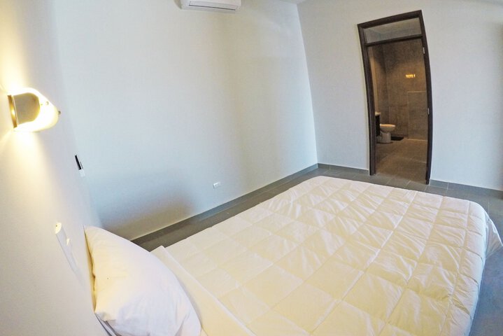 Room 5 of 108
