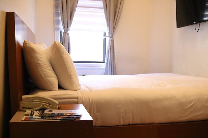 Room 14 of 32