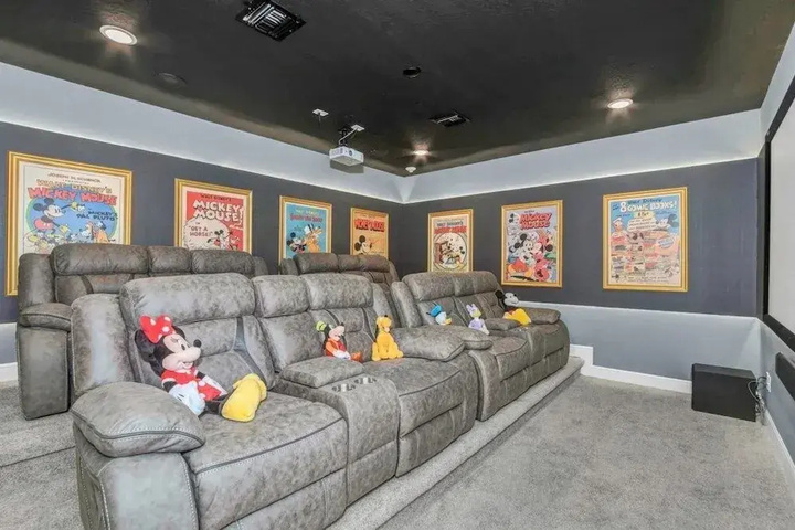 Exterior of 10 Bed Home Movie Theater Room Pool, Spa Games 10 Bedroom Villa by RedAwning