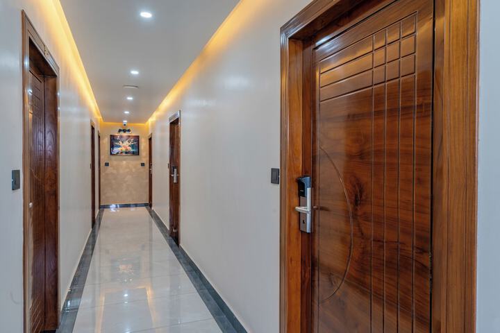 Ballroom/Hall 15 of 19