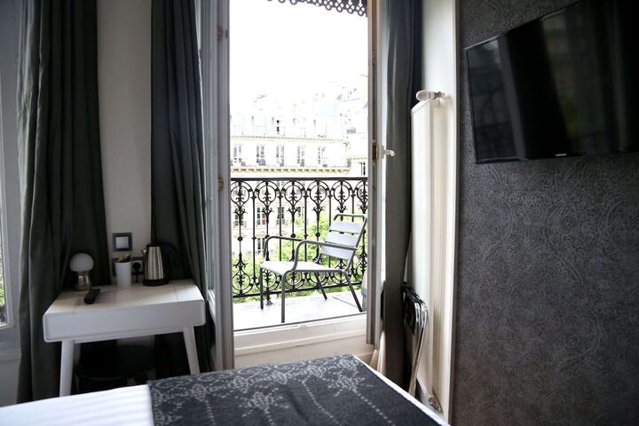 Room 49 of 105