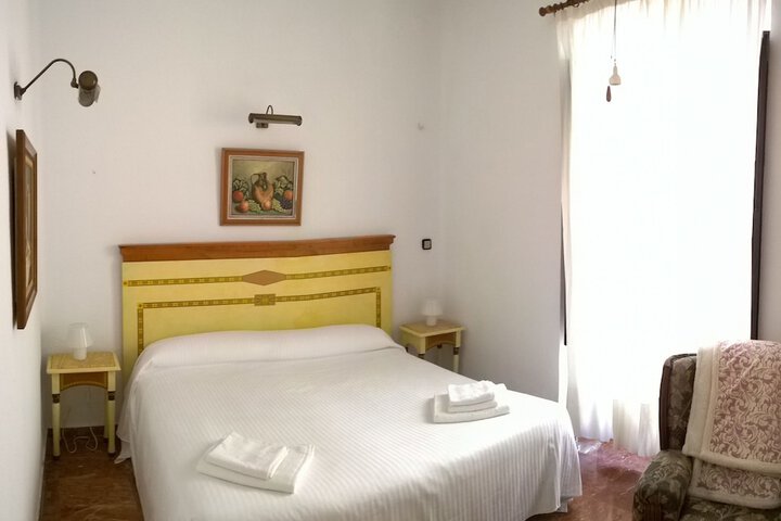 Room 27 of 62