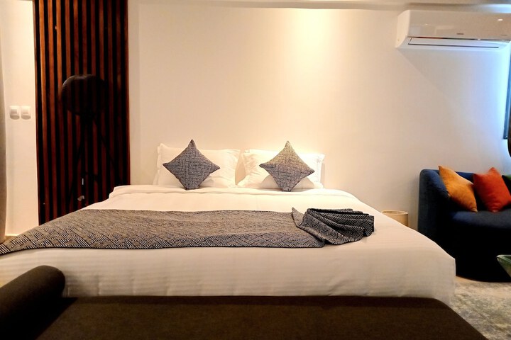 Room 2 of 69