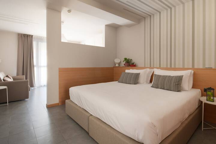 Room 8 of 125