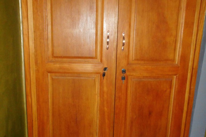 Room 7 of 12