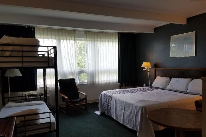 1 King Bed Scenic View (3 of 12)