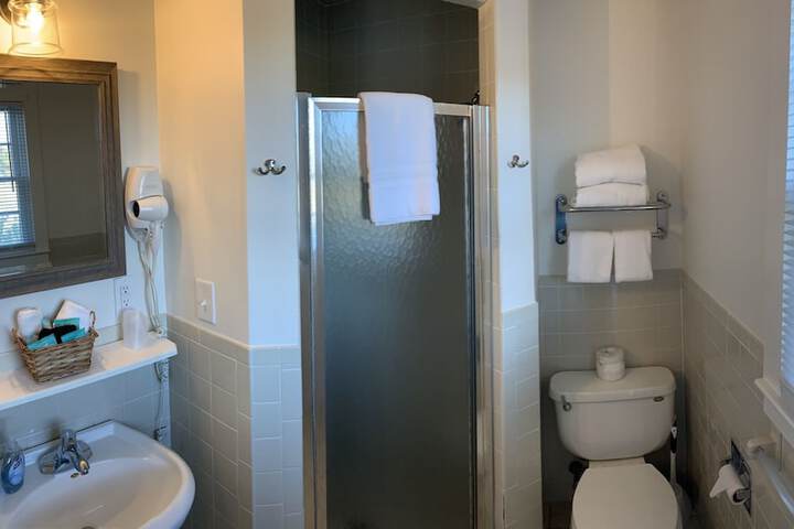 Room 35 of 80