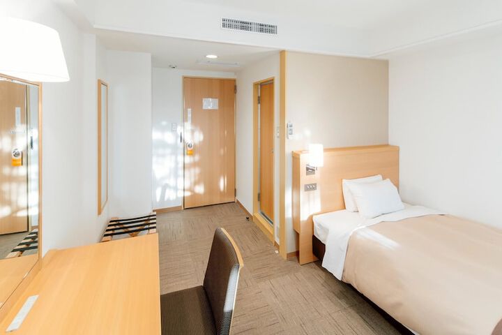 Room 27 of 43