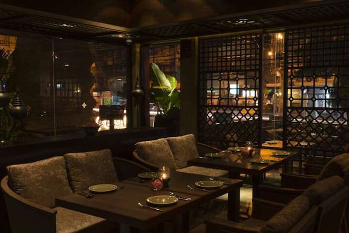 Lounge 30 of 37