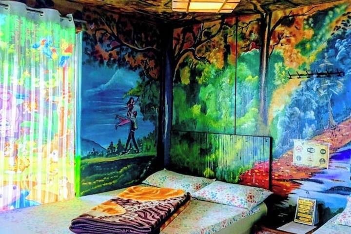 Room 16 of 195