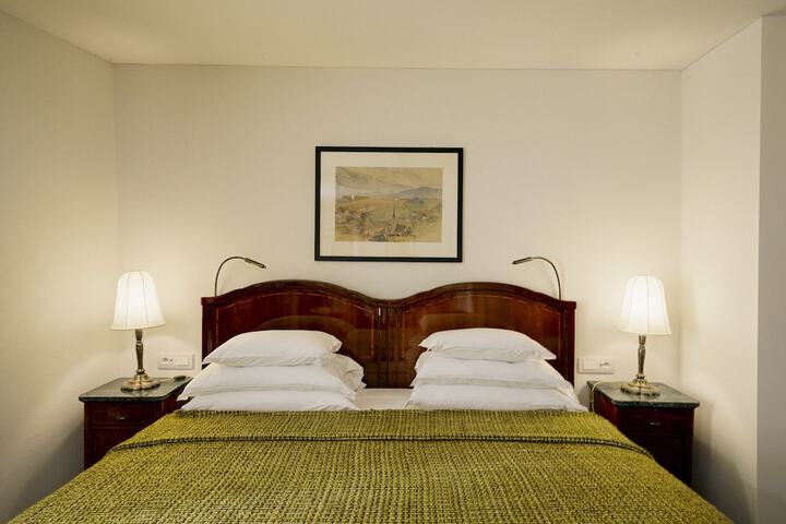Room 6 of 125