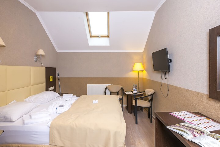Room 6 of 52