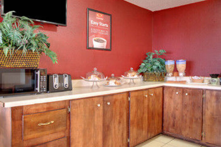 Breakfast/Coffee Service 6 of 25