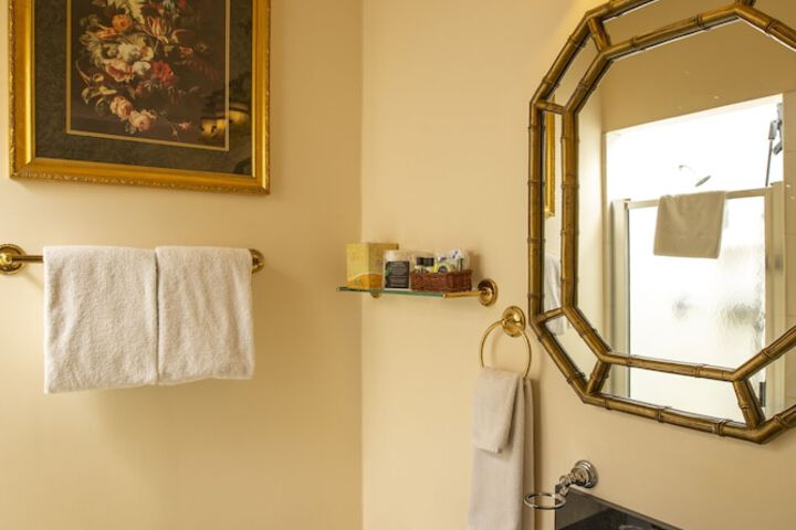 Room 102 of 141