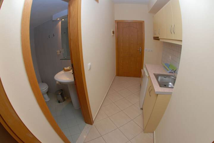 Room 3 of 35