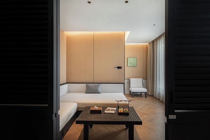 Room 47 of 143