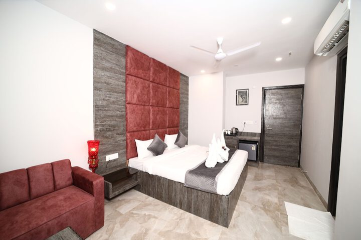 Room 4 of 30