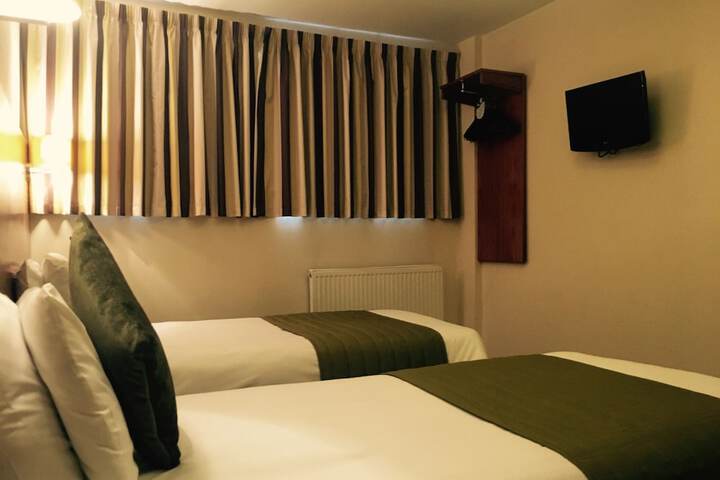 Room 8 of 28