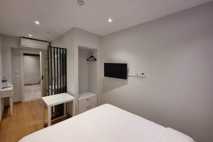 Room 12 of 20