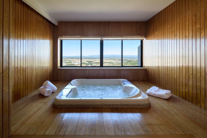Hot Tub 31 of 71
