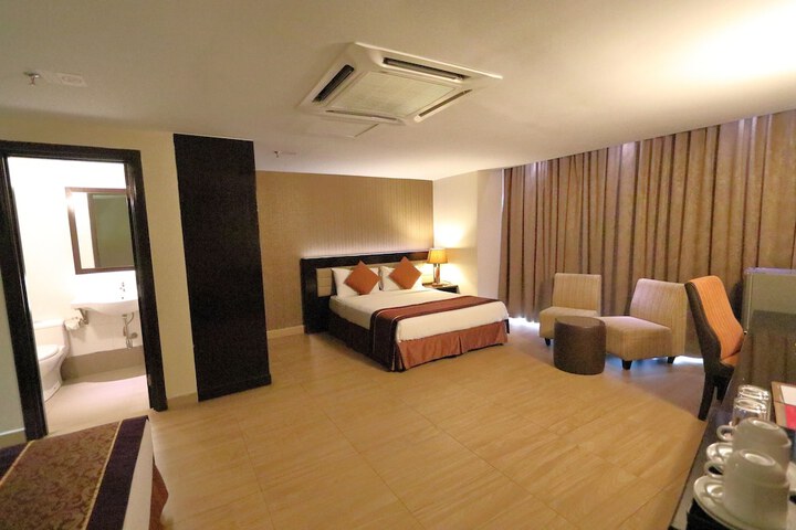 Room 10 of 66