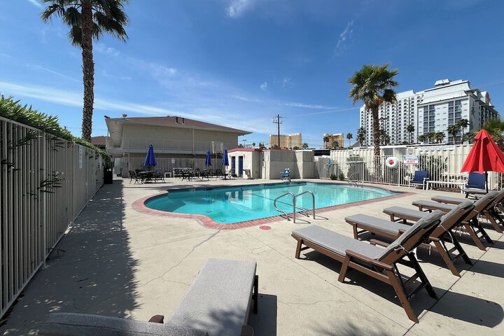 Pool 21 of 26