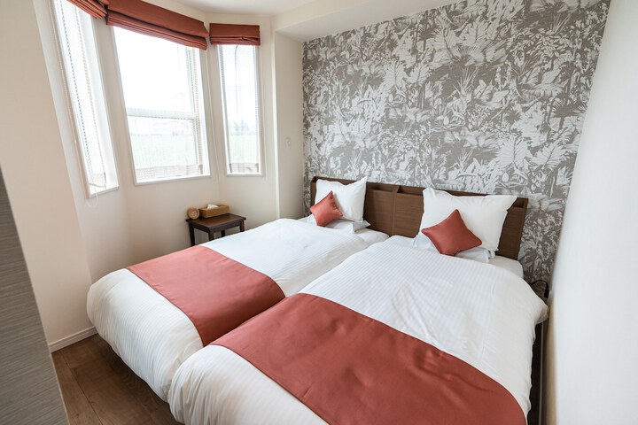 Room 10 of 35