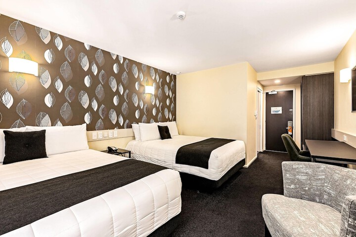 Room 18 of 114