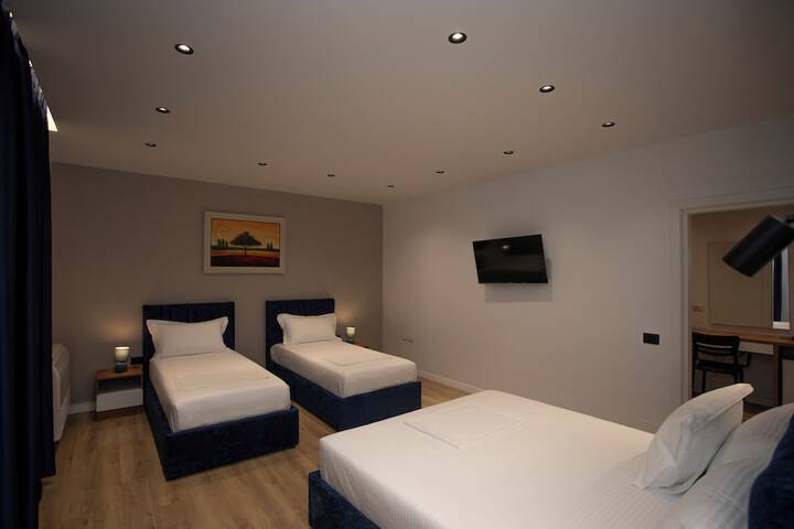 Room 2 of 41