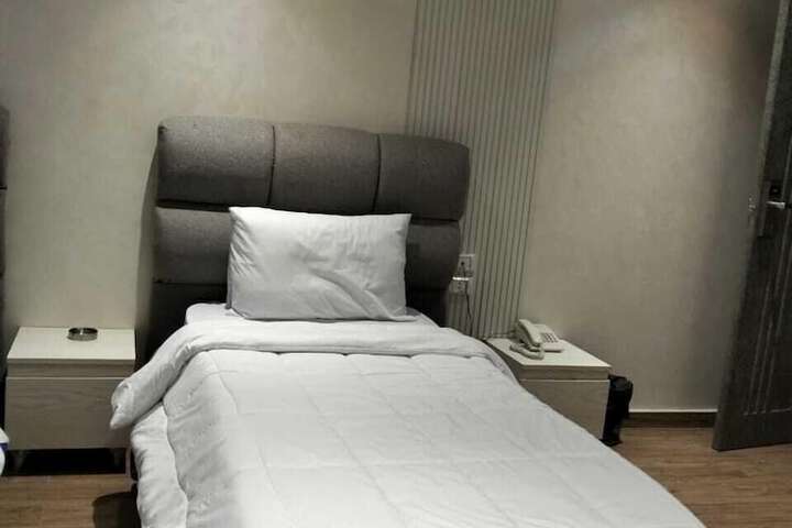 Room 7 of 24