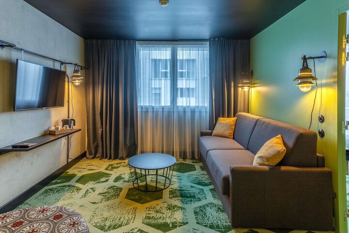 Room 10 of 126