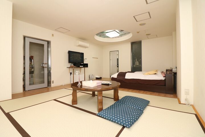 Room 8 of 43