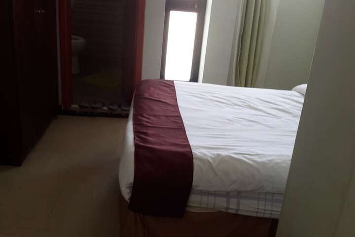 Room 8 of 30