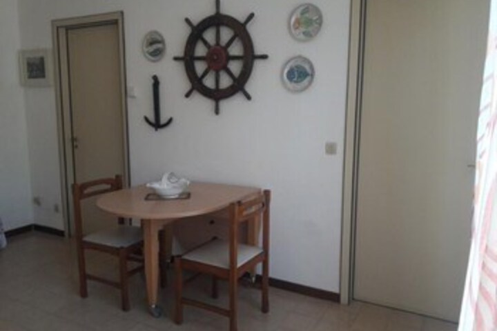 Room 9 of 25