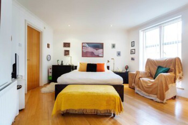 Room 10 of 12
