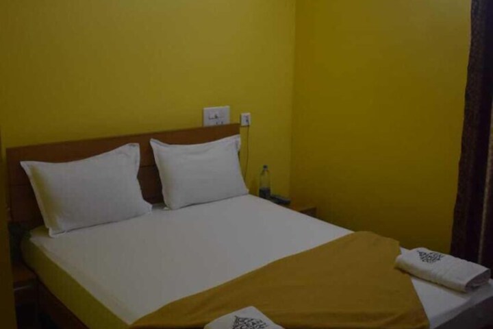 Room 6 of 10