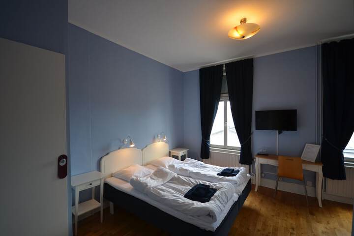 Room 2 of 57