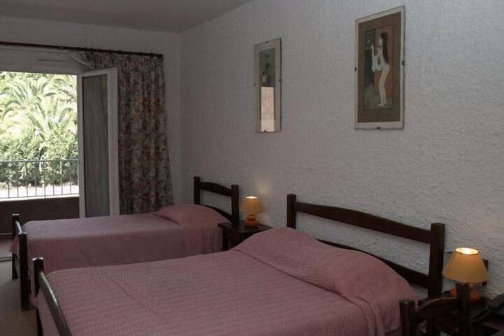 Room 3 of 33