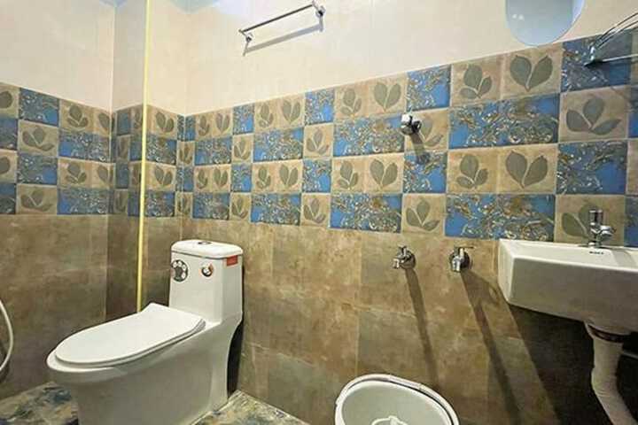 Room 9 of 18