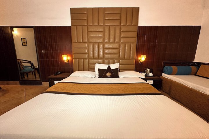 Room 3 of 37