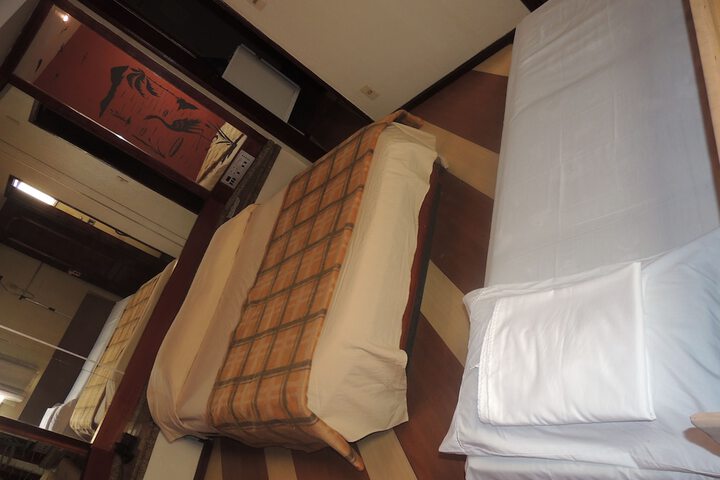 Room 9 of 25