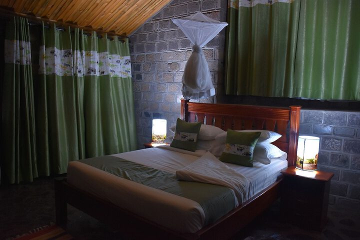 Room 10 of 13