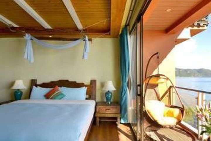 Room 10 of 26